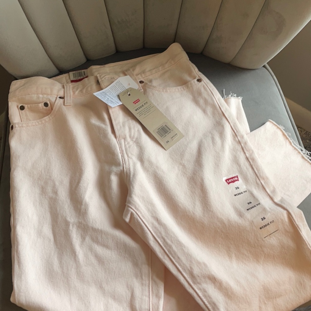 NWT Women’s Pink Wedgie Fit Levi’s Size 26